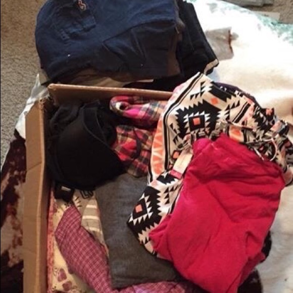 -A box of clothes, boots, bras - Picture 2 of 4